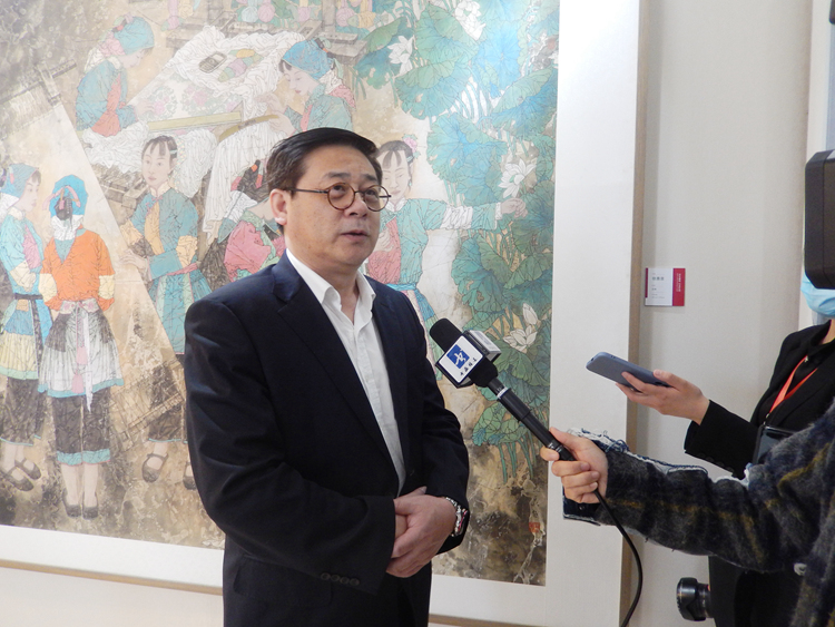 11中国美协分党组书记、驻会副主席徐里接受媒体采访.jpg